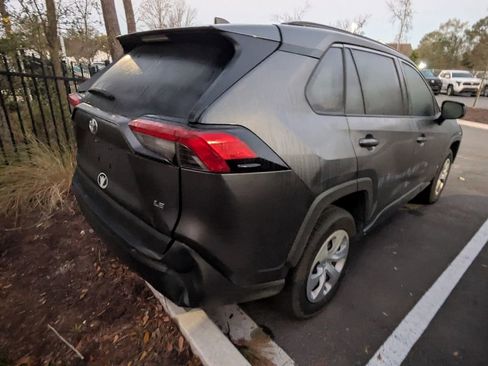 Used 2019 Toyota RAV4 LE image 7