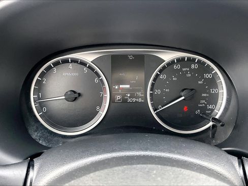 Certified 2024 Nissan Kicks S image 24