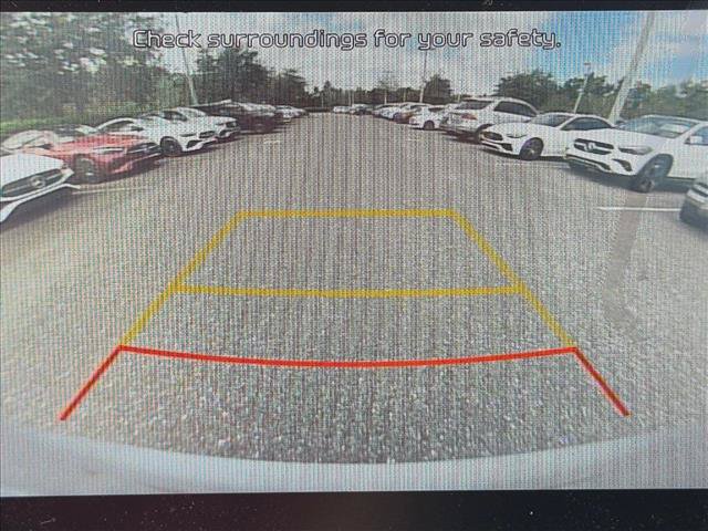 Used 2023 Kia Carnival LX FWD image 9