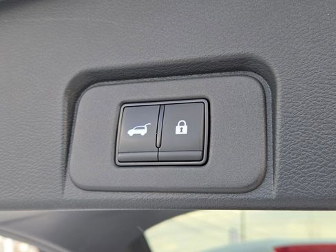 Used 2024 Nissan Rogue Platinum w/ Platinum Premium Package image 18