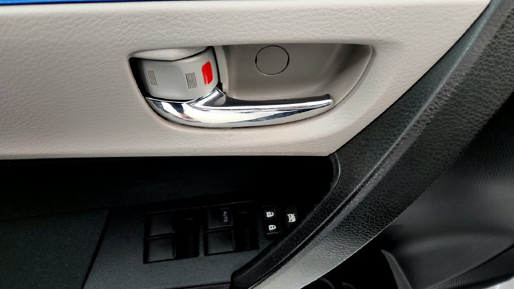 Used 2016 Toyota Corolla LE FWD image 23