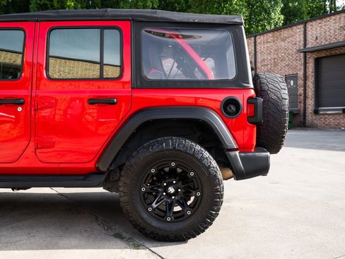 Used 2018 Jeep Wrangler Unlimited Sport AWD/4WD image 6