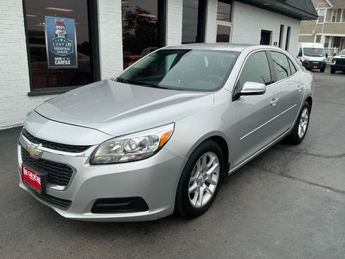 Used 2016 Chevrolet Malibu LT w/ Power Convenience Package FWD image 2