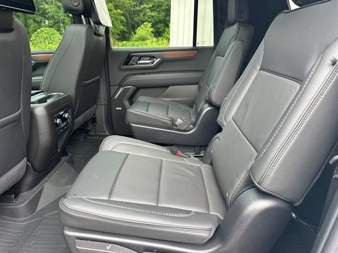 Used 2025 GMC Yukon XL Denali w/ Denali Reserve Package AWD/4WD image 21