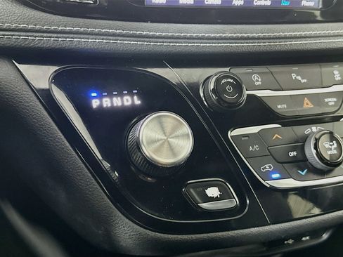 Used 2019 Chrysler Pacifica Limited w/ S Appearance Package FWD image 24