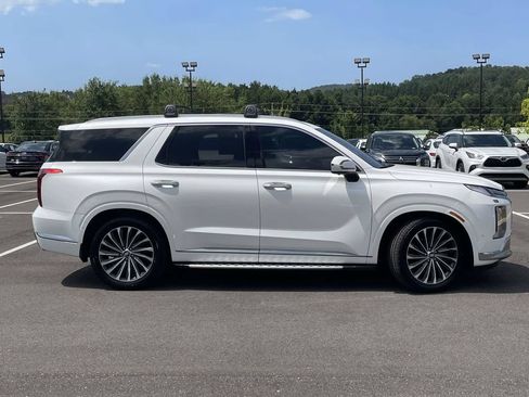Used 2023 Hyundai Palisade Calligraphy w/ Cargo Package AWD/4WD image 2