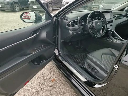 Used 2022 Toyota Camry SE image 9