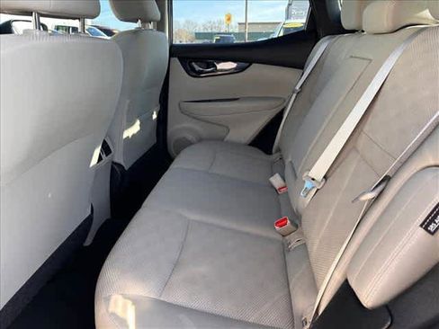 Used 2020 Nissan Rogue Sport SV image 11