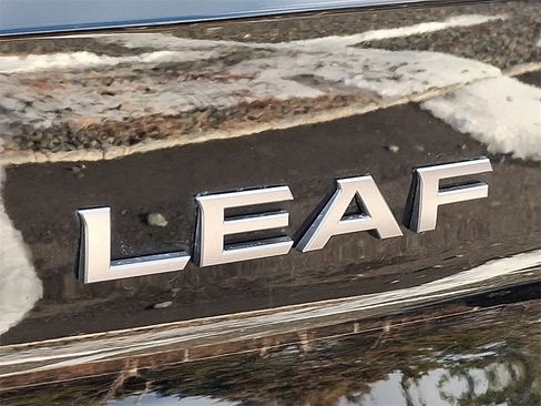 Used 2025 Nissan Leaf S image 30