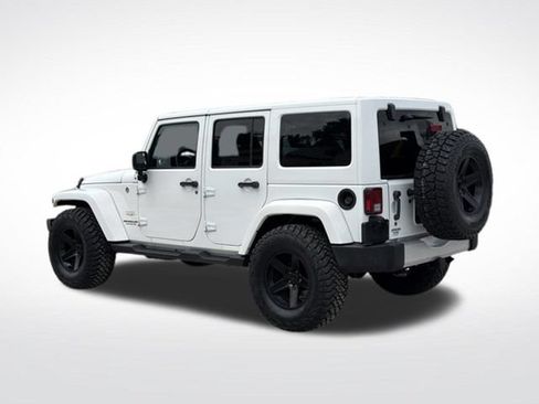 Used 2015 Jeep Wrangler Unlimited Sahara w/ Dual Top Group AWD/4WD image 3