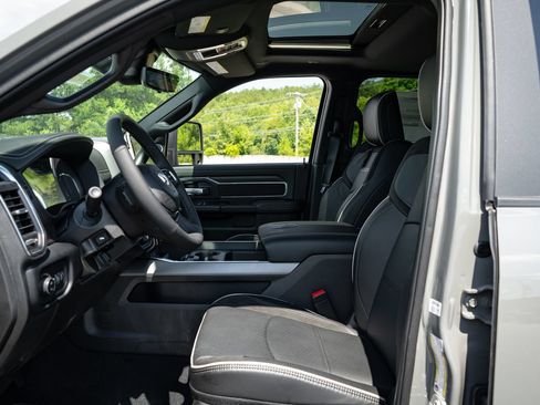 New 2026 RAM 3500 Laramie AWD/4WD image 23