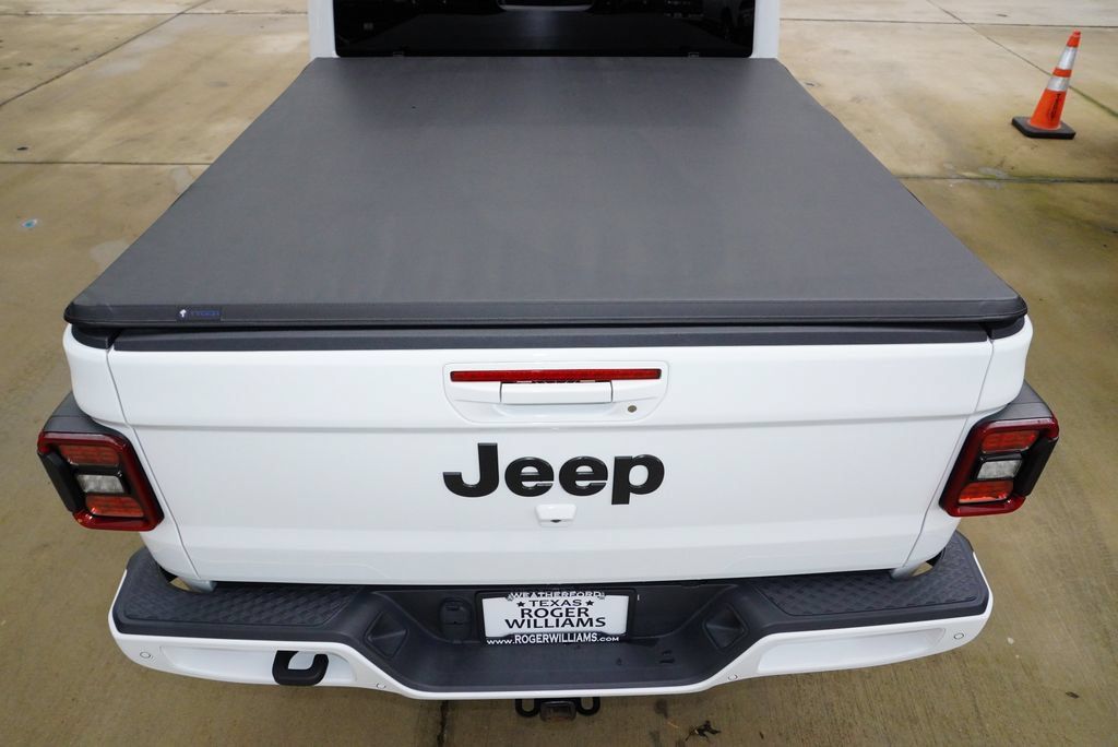 Used 2023 Jeep Gladiator Overland AWD/4WD image 28