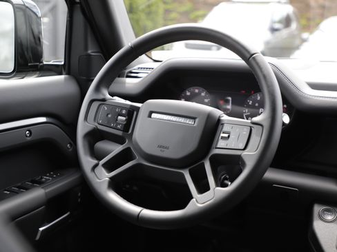 Used 2025 Land Rover Defender 130 X-Dynamic SE AWD/4WD image 19