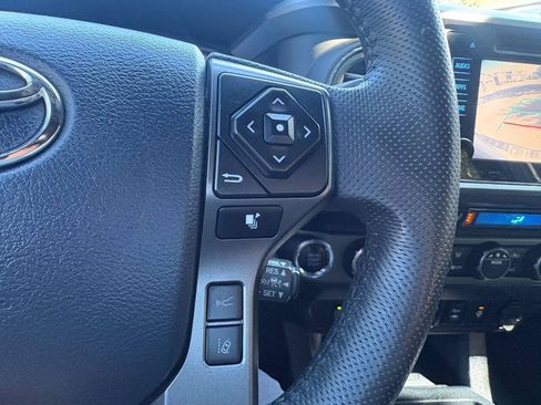Used 2019 Toyota Tacoma TRD Sport w/ TRD Premium Sport Package AWD/4WD image 21