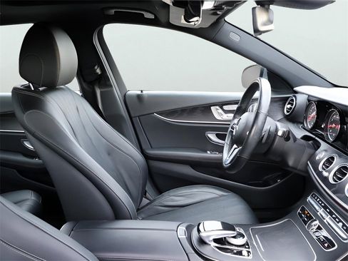 Used 2019 Mercedes-Benz E 300 4MATIC image 10