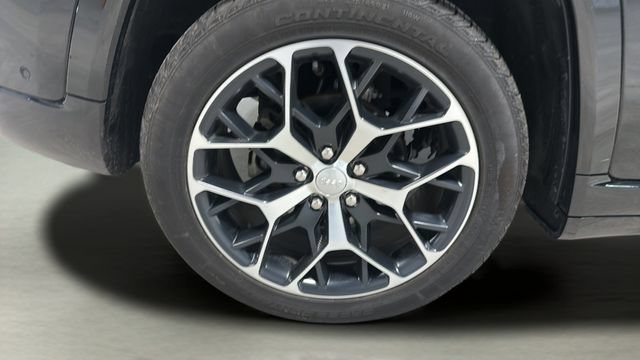 Used 2024 Jeep Grand Cherokee Summit AWD/4WD image 43