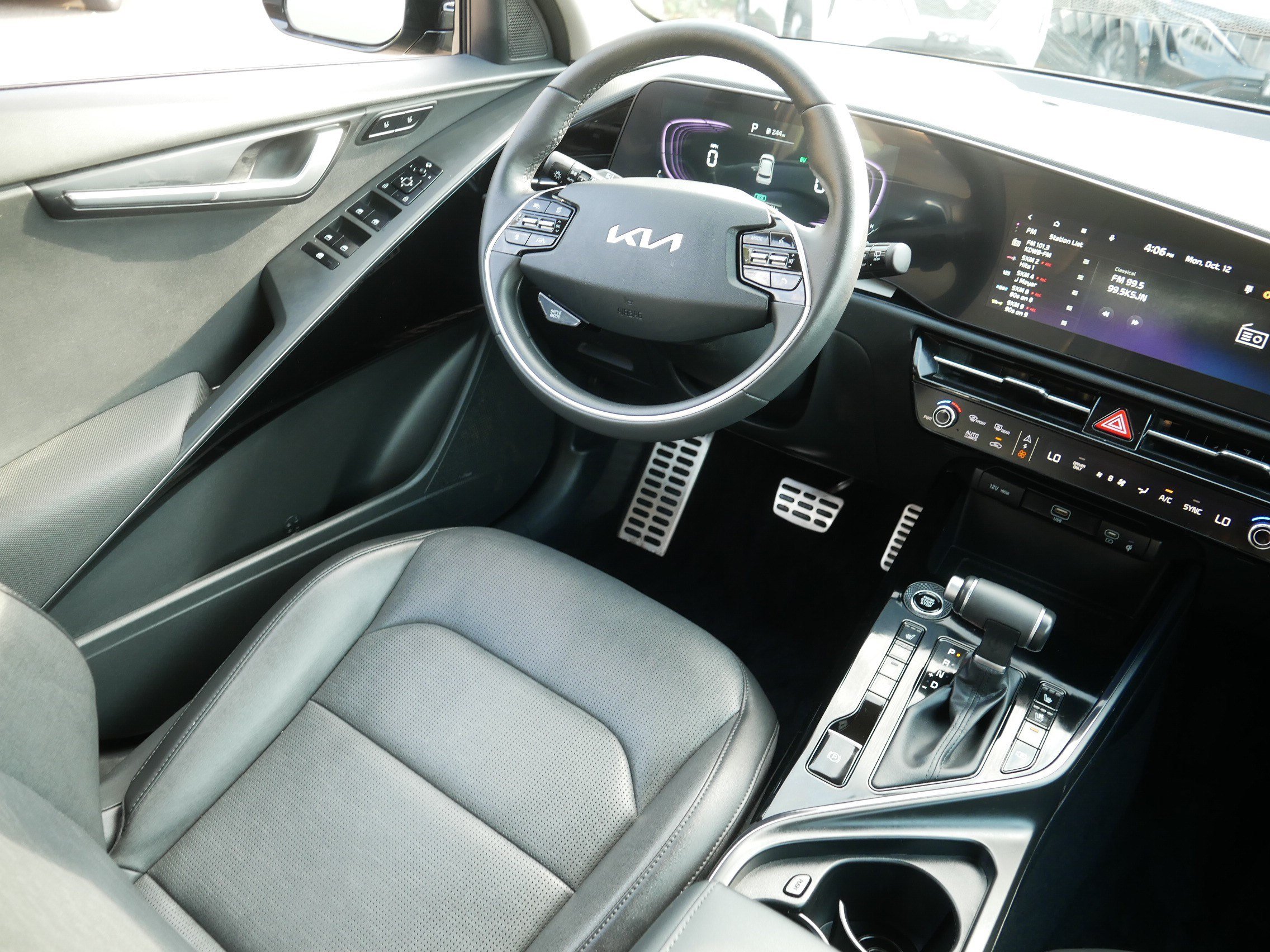 Certified 2025 Kia Niro SX Touring FWD image 9