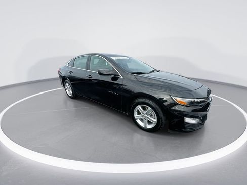 Used 2024 Chevrolet Malibu LS image 2