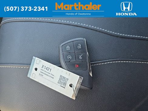 Used 2025 Chevrolet Traverse LT image 25