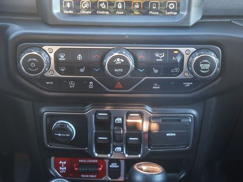 Certified 2022 Jeep Gladiator Mojave w/ Cold Weather Group image 15