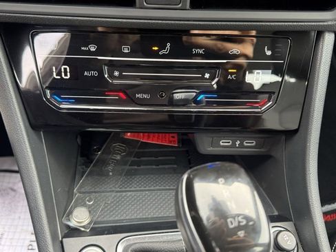 Used 2025 Volkswagen Jetta SE image 16