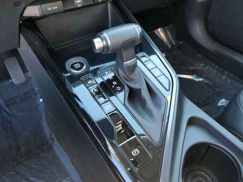 Used 2023 Kia Niro SX image 21