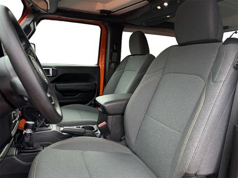 Used 2025 Jeep Wrangler Sport image 9