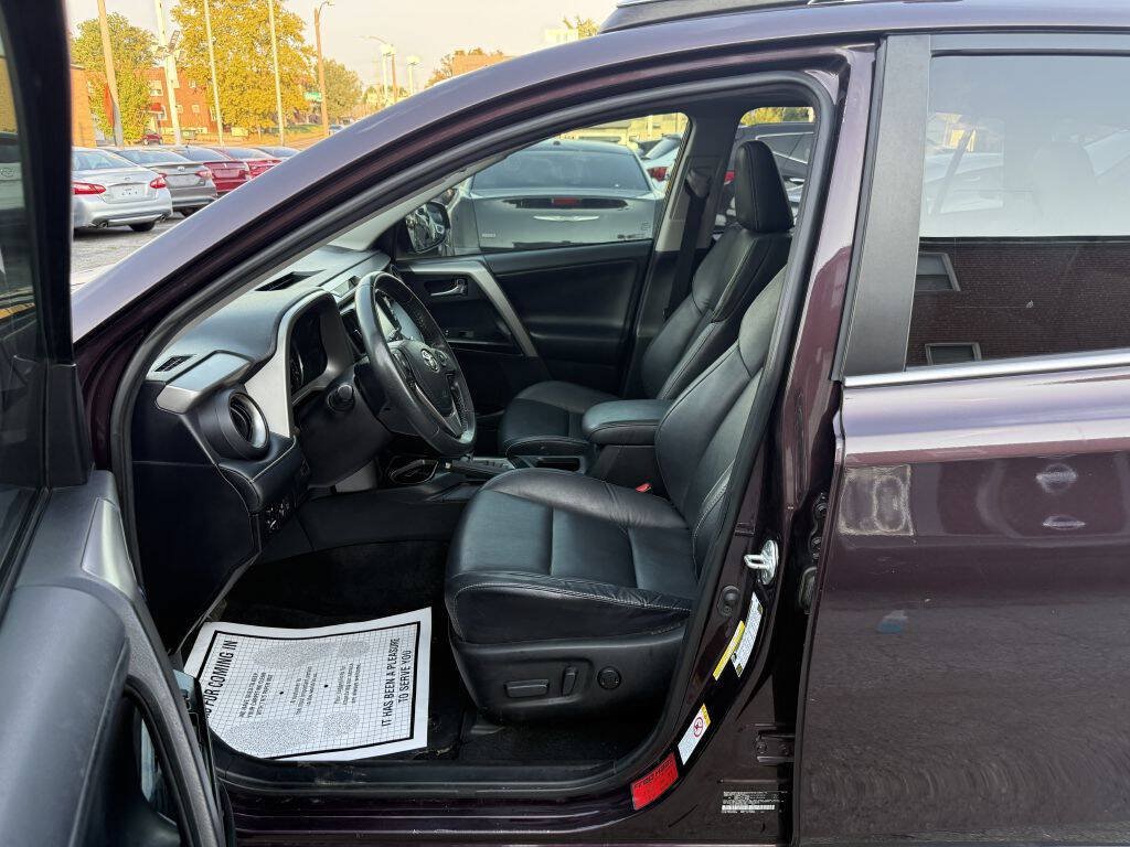 Used 2018 Toyota RAV4 Limited w/ Advanced Technology Package FWD image 12