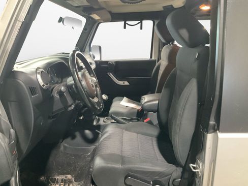 Used 2011 Jeep Wrangler Sahara image 9