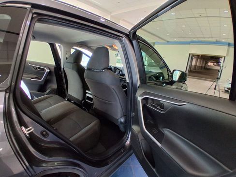 Used 2021 Toyota RAV4 LE image 13