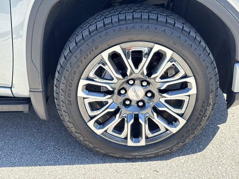 Used 2024 GMC Sierra 1500 Denali Ultimate AWD/4WD image 10