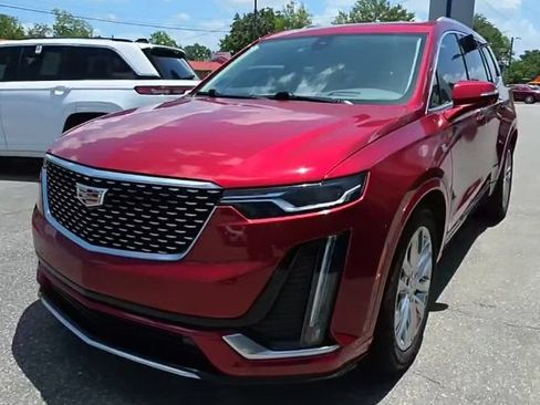 Used 2023 Cadillac XT6 Premium Luxury w/ Technology Package FWD image 2
