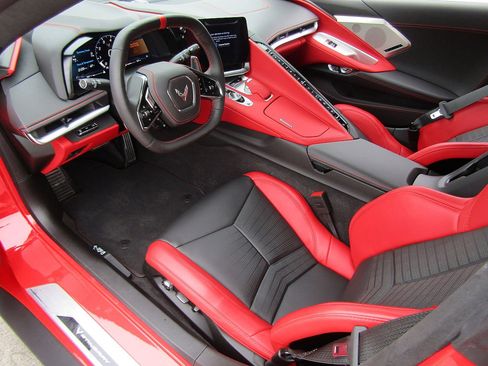Used 2024 Chevrolet Corvette Stingray Premium Cpe w/ Z51 Performance Package RWD image 8