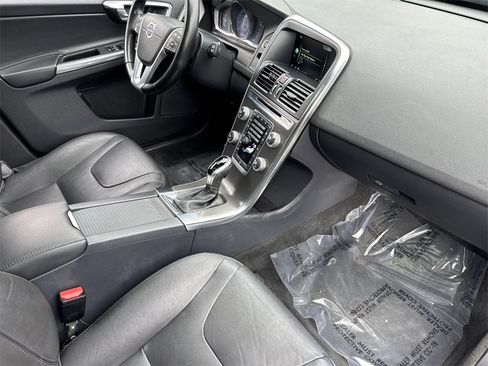 Used 2016 Volvo XC60 T5 Premier w/ Proximity Package image 15