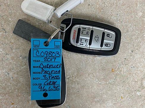 Used 2017 Chrysler Pacifica Touring image 27