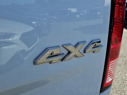 Used 2021 RAM 1500 Classic SLT image 33