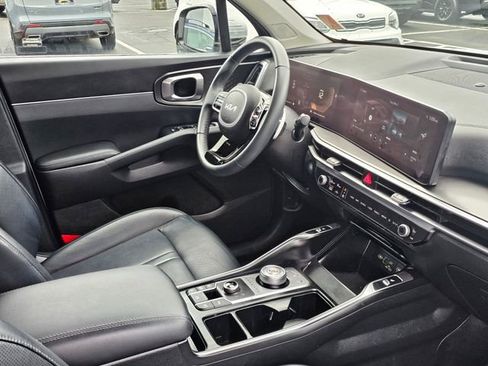 Certified 2025 Kia Sorento EX image 11