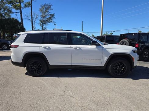Certified 2023 Jeep Grand Cherokee L Laredo image 3