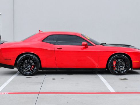 Used 2018 Dodge Challenger R/T w/ Driver Convenience Group RWD image 10