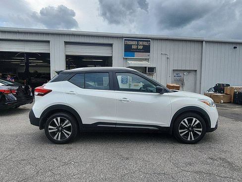 Used 2020 Nissan Kicks SR FWD image 6