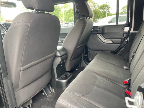 Used 2018 Jeep Wrangler Unlimited Sport S image 13