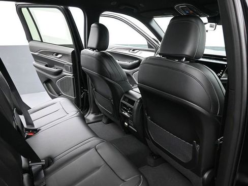 New 2026 Jeep Grand Cherokee Limited RWD image 21