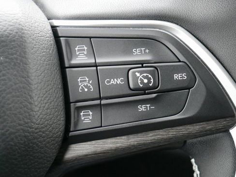 Used 2025 Jeep Grand Cherokee Limited w/ Trailer Tow Package image 23