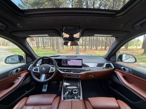 Used 2024 BMW X7 xDrive40i w/ Executive Package image 2