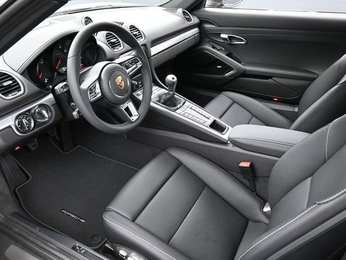 New 2025 Porsche 718 Cayman RWD image 4