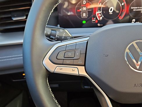 New 2026 Volkswagen Tiguan SE image 18