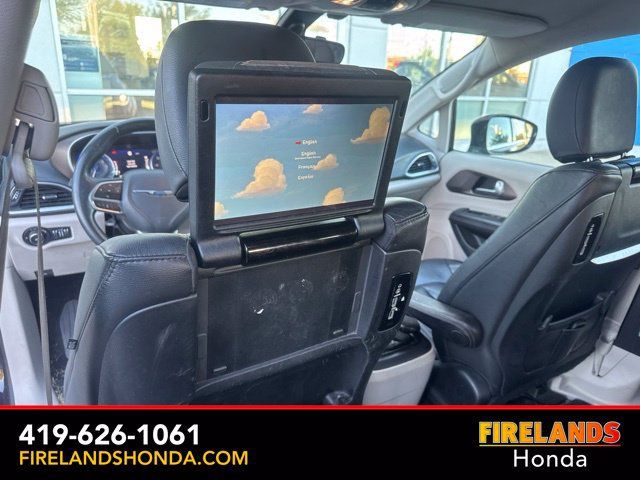 Used 2017 Chrysler Pacifica Touring-L Plus w/ Tire & Wheel Group FWD image 29