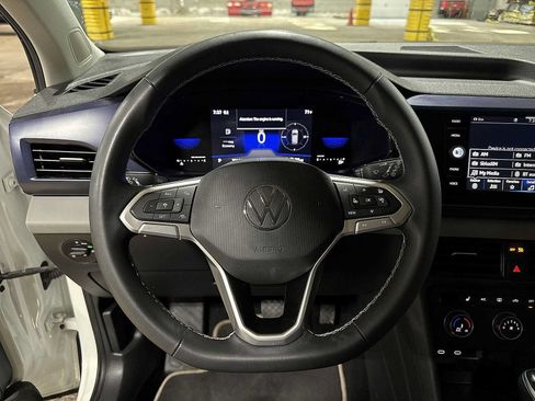Used 2022 Volkswagen Taos SE AWD/4WD image 18