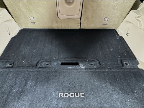 Used 2017 Nissan Rogue SV w/ SV Premium Package image 34