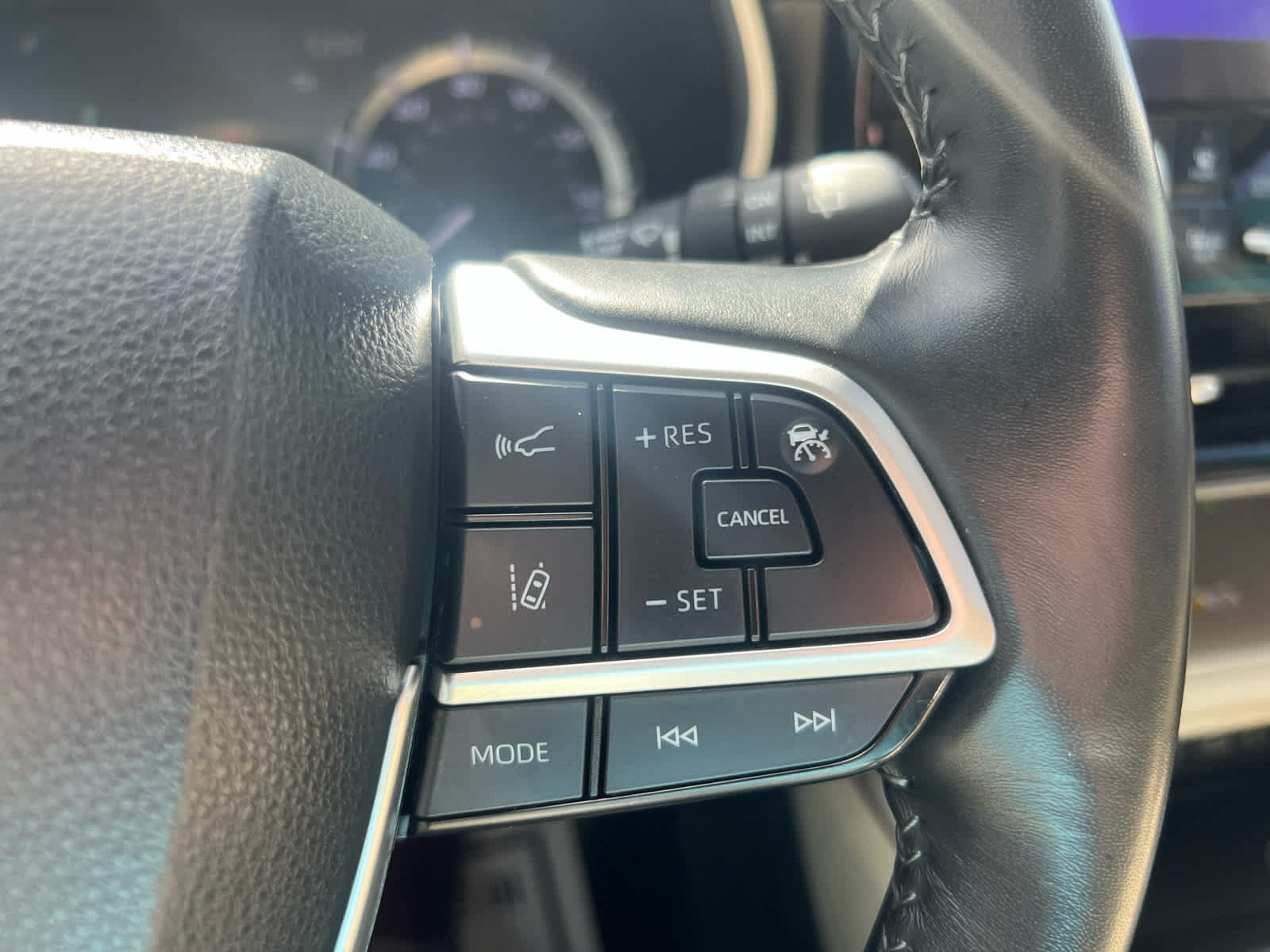 Used 2023 Toyota Highlander XLE AWD/4WD image 18